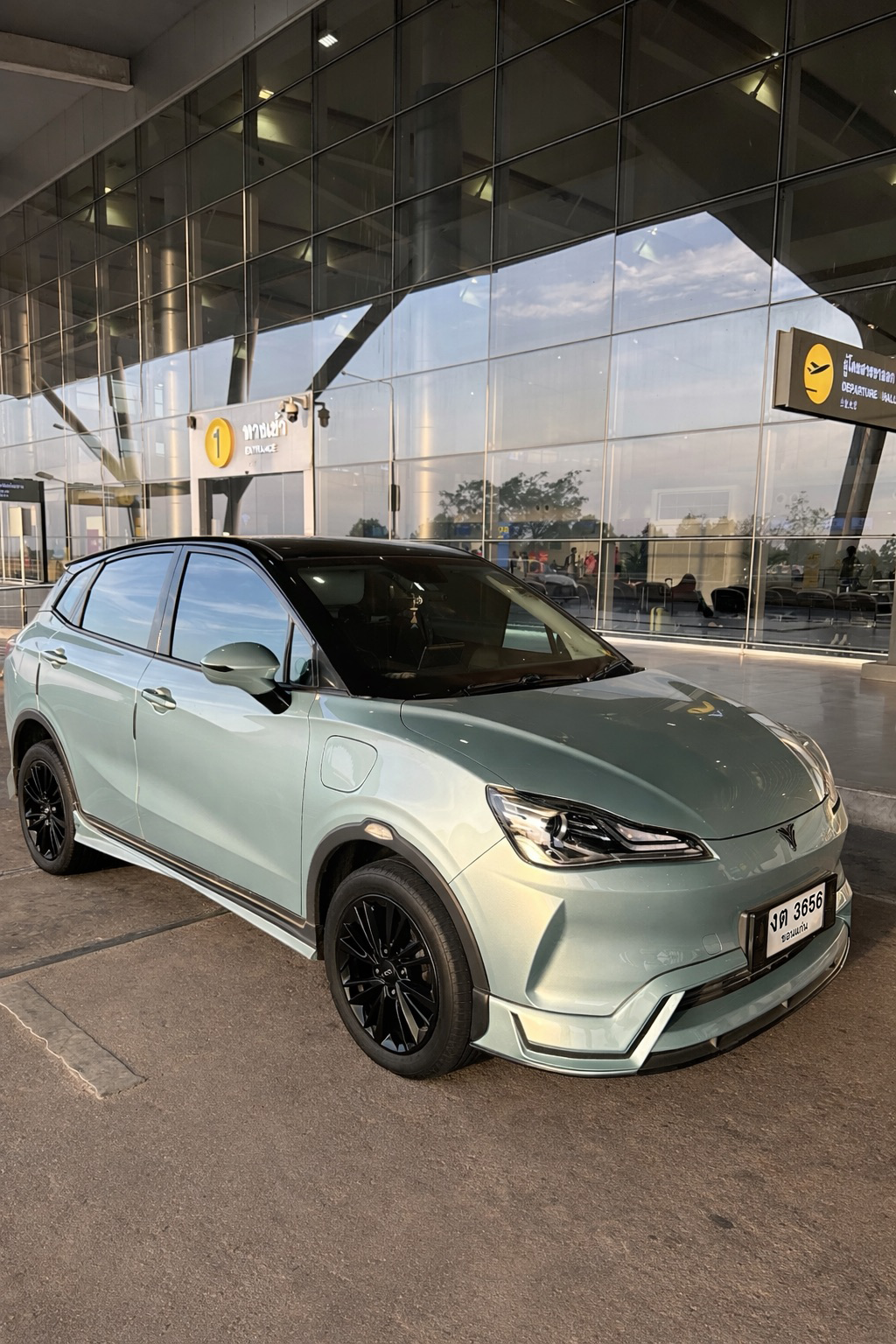 รถบริการพรีมเลดี้ไดรเวอร์ ณ สนามบินขอนแก่น รับส่งสนามบิน รถรับส่งขอนแก่น